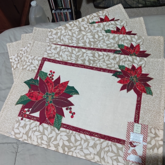 NEW Loretta For Home 4 Piece Cotton Christmas  Traditions Placemats 13\